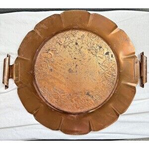 VINTAGE ANTIQUE BRASS ROUND VICTORIAN FLORAL SERVING DRINKS TRAY 13 inches